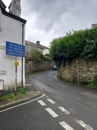 The misleading sign at the bottom of Castle Street 