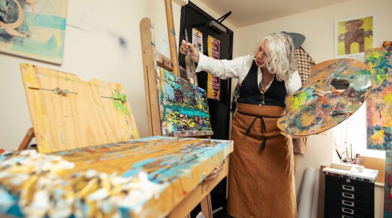 Julie Mullen by Tamás Kovács