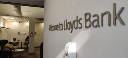 Lloyds Bank Totnes Image by Peter Shearn
