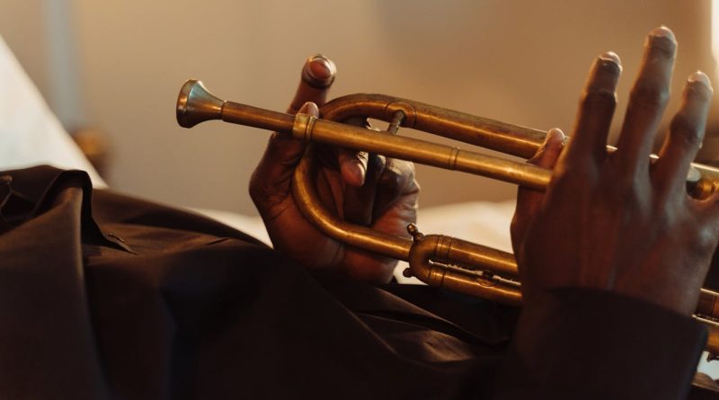 Photo by Pixabay: https://www.pexels.com/photo/silver-gold-musical-instrument-51932/