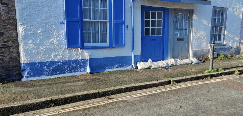 Sandbags in Warlands Totnes - image by Peter Shearn