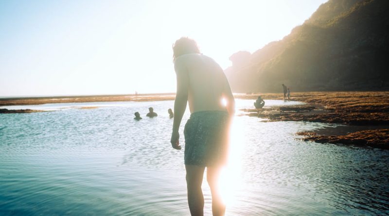 Photo by Fabian Reck: https://www.pexels.com/photo/man-standing-on-beach-in-komodo-national-park-18340318/